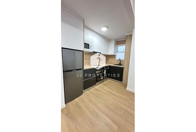 D'occasion - Appartement -
Torrevieja - Playa del Cura