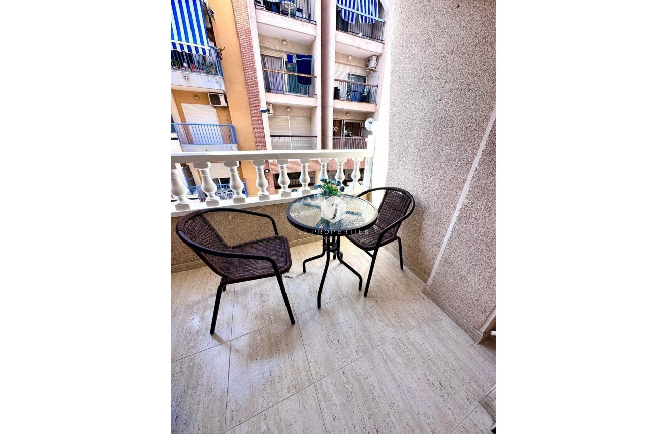 D'occasion - Appartement -
Torrevieja - Playa del Cura