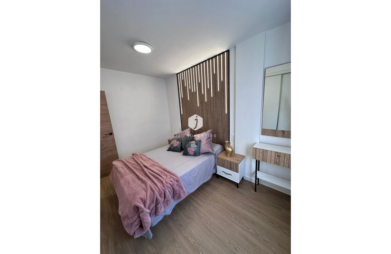 D'occasion - Appartement -
Torrevieja - Playa del Cura