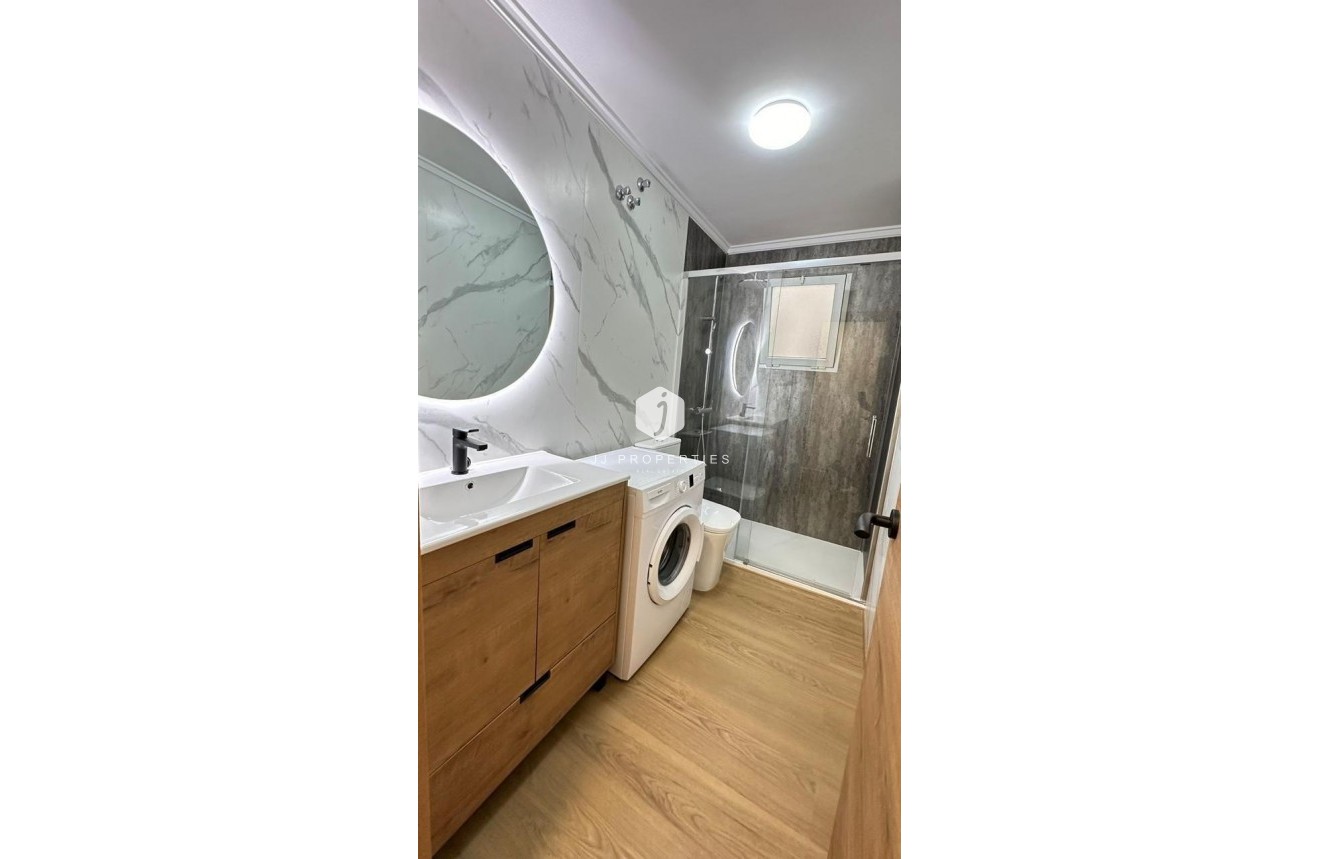 D'occasion - Appartement -
Torrevieja - Playa del Cura