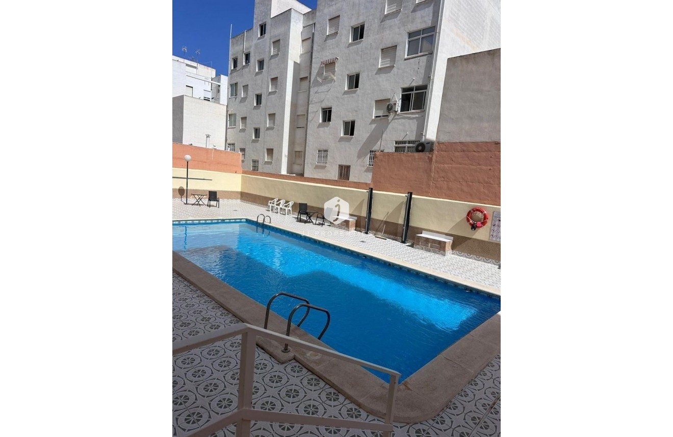 D'occasion - Appartement -
Torrevieja - Playa del Cura