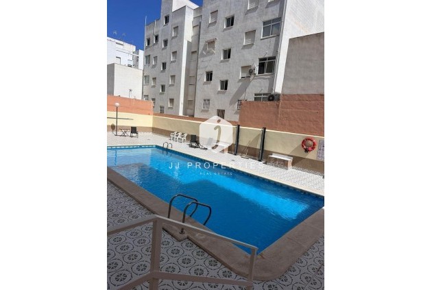 D'occasion - Appartement -
Torrevieja - Playa del Cura