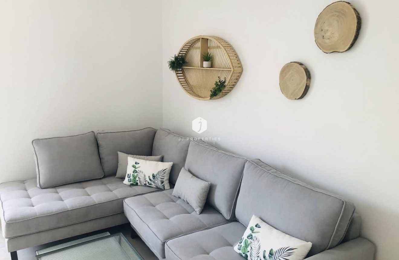 Z drugiej ręki - Szalet -
Torrevieja - aguas nuevas