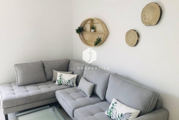 Z drugiej ręki - Szalet -
Torrevieja - aguas nuevas