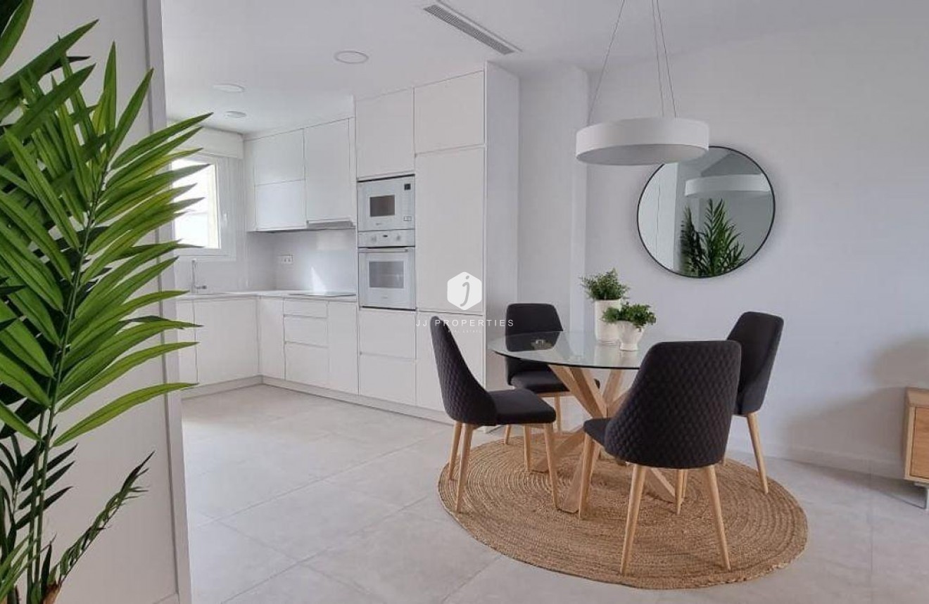 Z drugiej ręki - Szalet -
Torrevieja - aguas nuevas