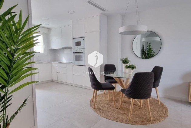 Z drugiej ręki - Szalet -
Torrevieja - aguas nuevas