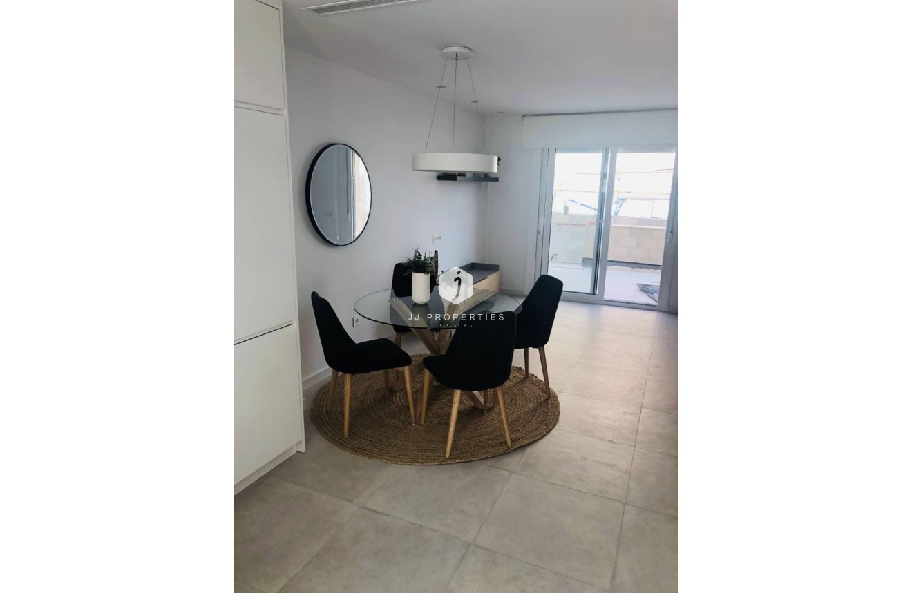 Z drugiej ręki - Szalet -
Torrevieja - aguas nuevas