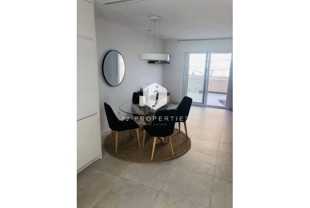 Z drugiej ręki - Szalet -
Torrevieja - aguas nuevas