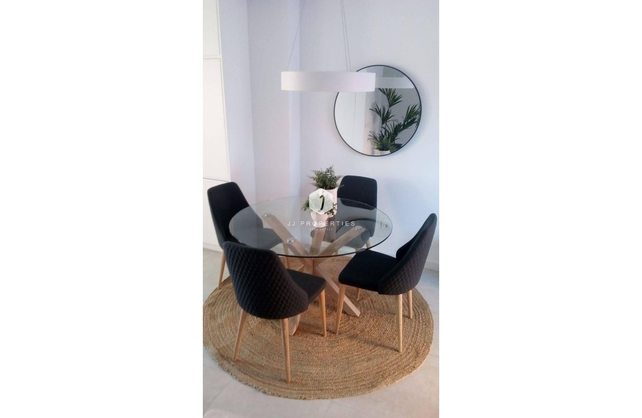 Z drugiej ręki - Szalet -
Torrevieja - aguas nuevas