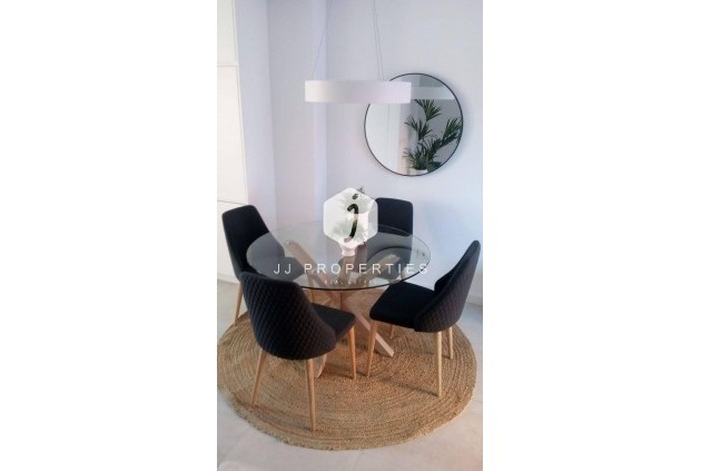 Z drugiej ręki - Szalet -
Torrevieja - aguas nuevas