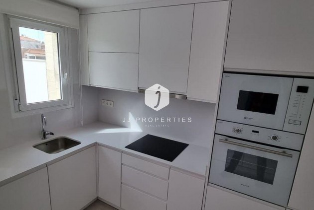 Z drugiej ręki - Szalet -
Torrevieja - aguas nuevas