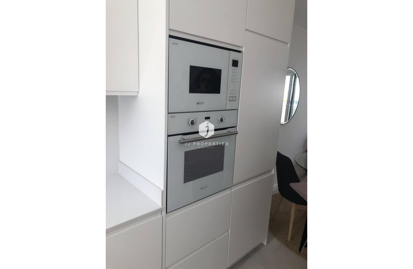 Z drugiej ręki - Szalet -
Torrevieja - aguas nuevas