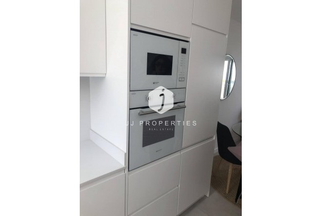 Z drugiej ręki - Szalet -
Torrevieja - aguas nuevas