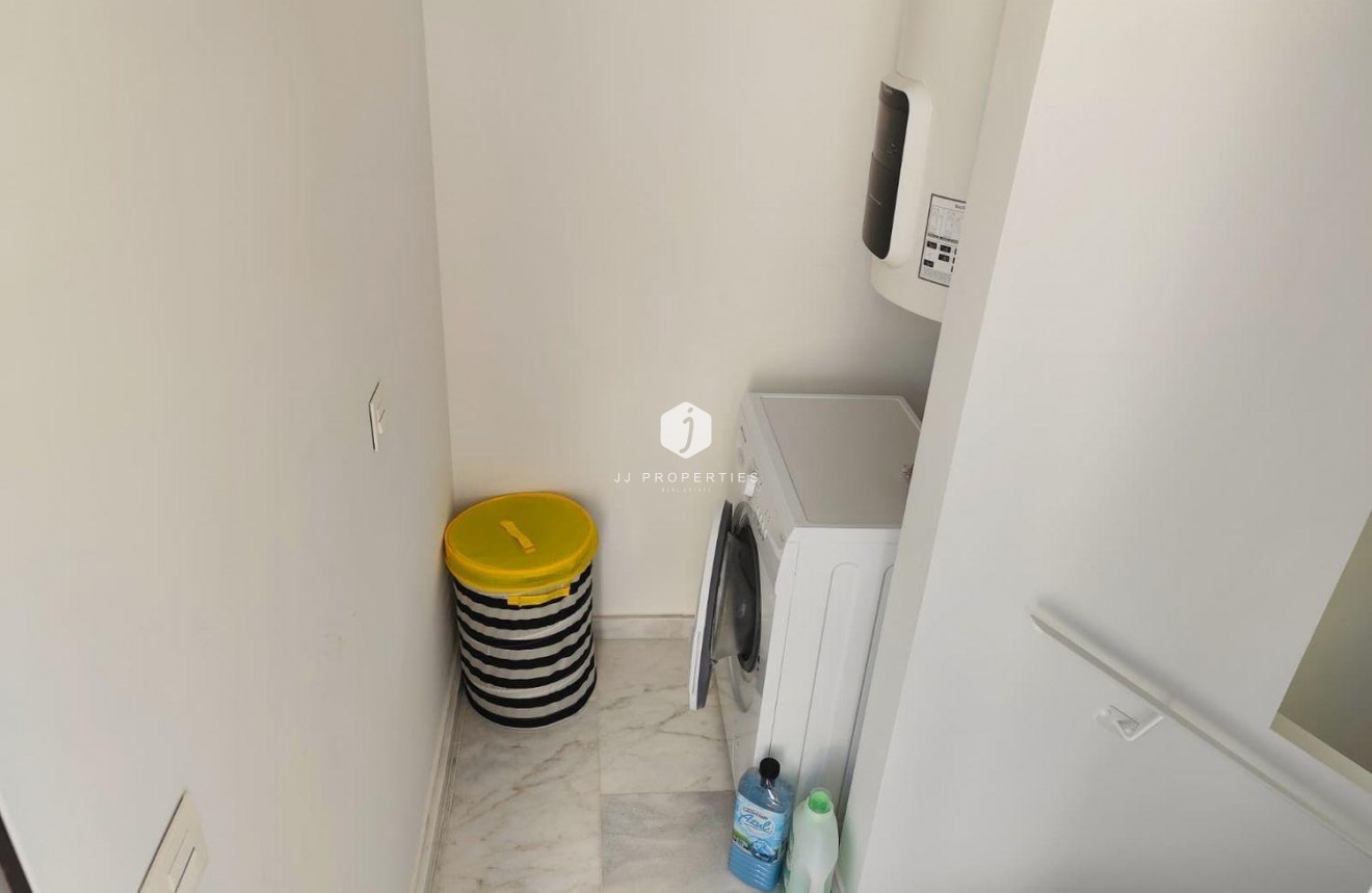 Z drugiej ręki - Szalet -
Torrevieja - aguas nuevas