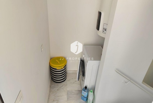 Z drugiej ręki - Szalet -
Torrevieja - aguas nuevas