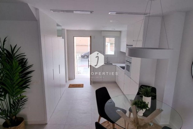 Z drugiej ręki - Szalet -
Torrevieja - aguas nuevas