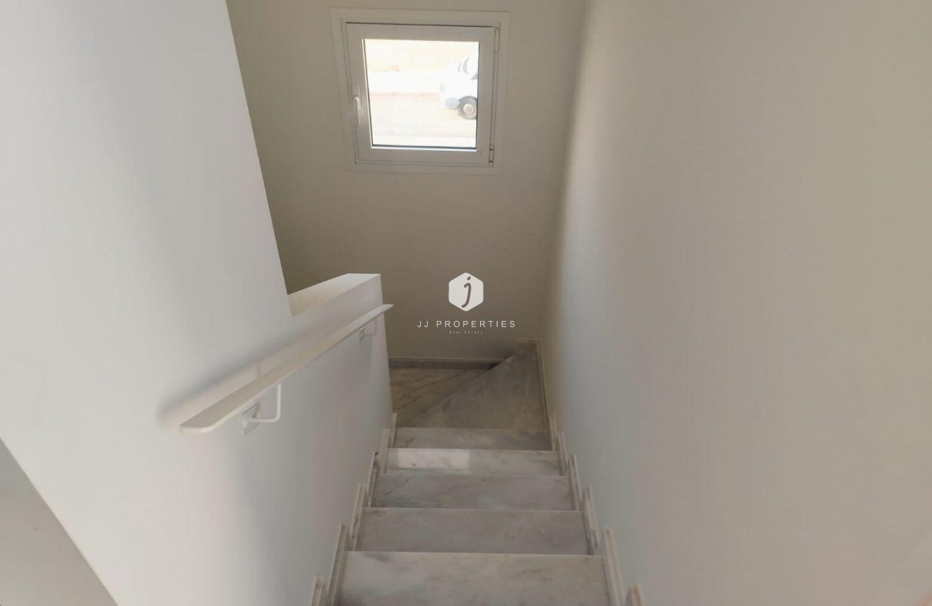 Z drugiej ręki - Szalet -
Torrevieja - aguas nuevas