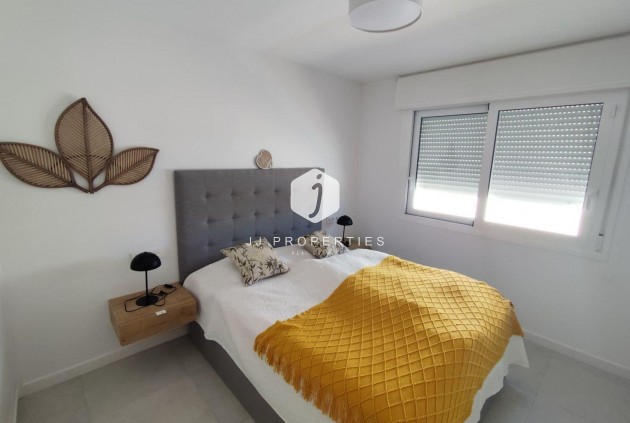 Z drugiej ręki - Szalet -
Torrevieja - aguas nuevas