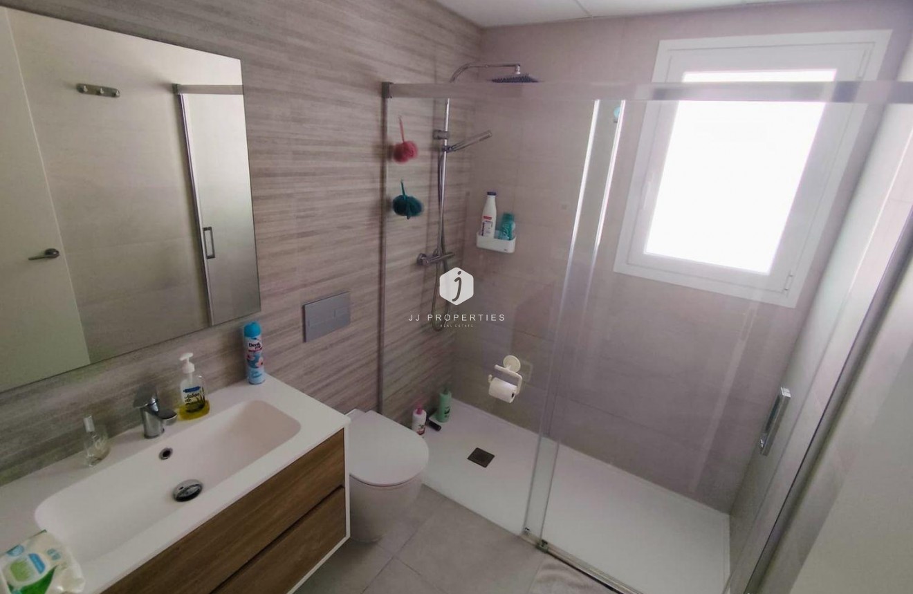 Z drugiej ręki - Szalet -
Torrevieja - aguas nuevas