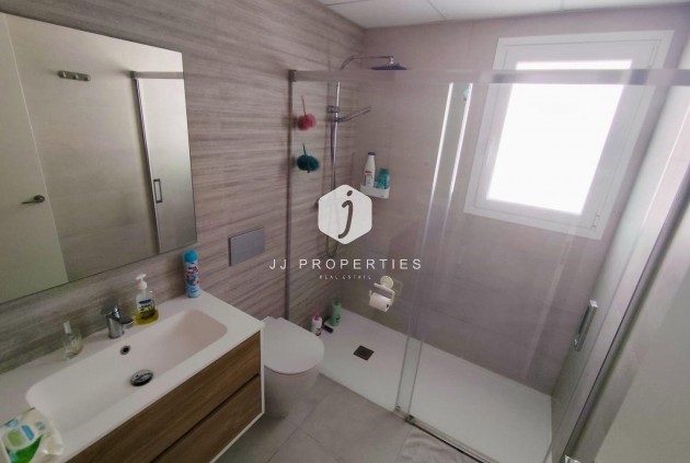 Z drugiej ręki - Szalet -
Torrevieja - aguas nuevas