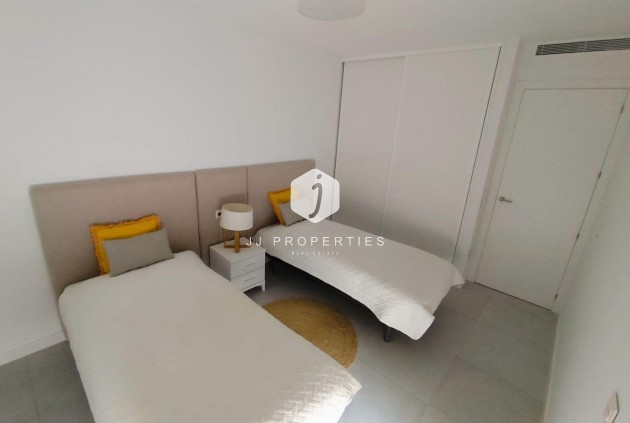 Z drugiej ręki - Szalet -
Torrevieja - aguas nuevas