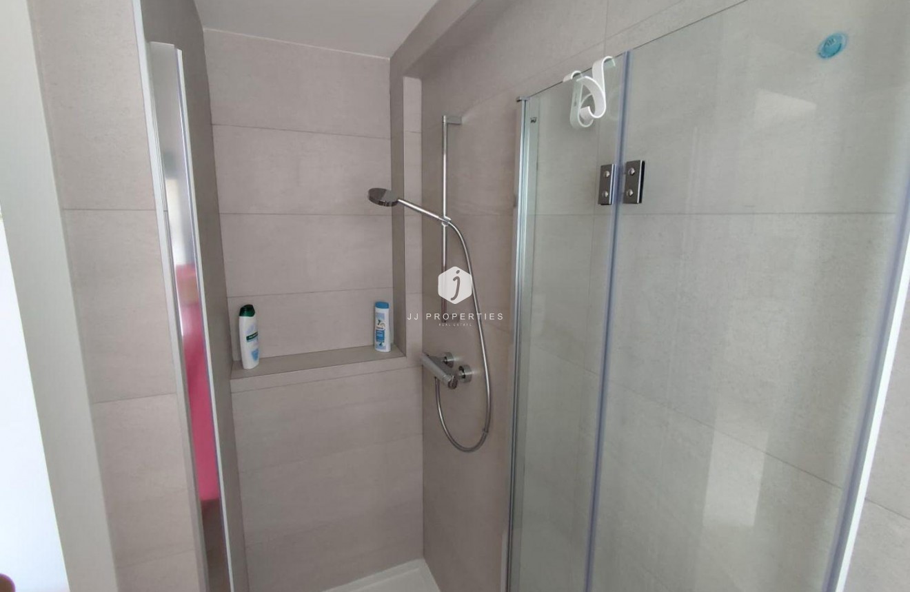 Z drugiej ręki - Szalet -
Torrevieja - aguas nuevas