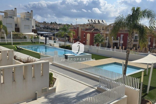 Z drugiej ręki - Szalet -
Torrevieja - aguas nuevas