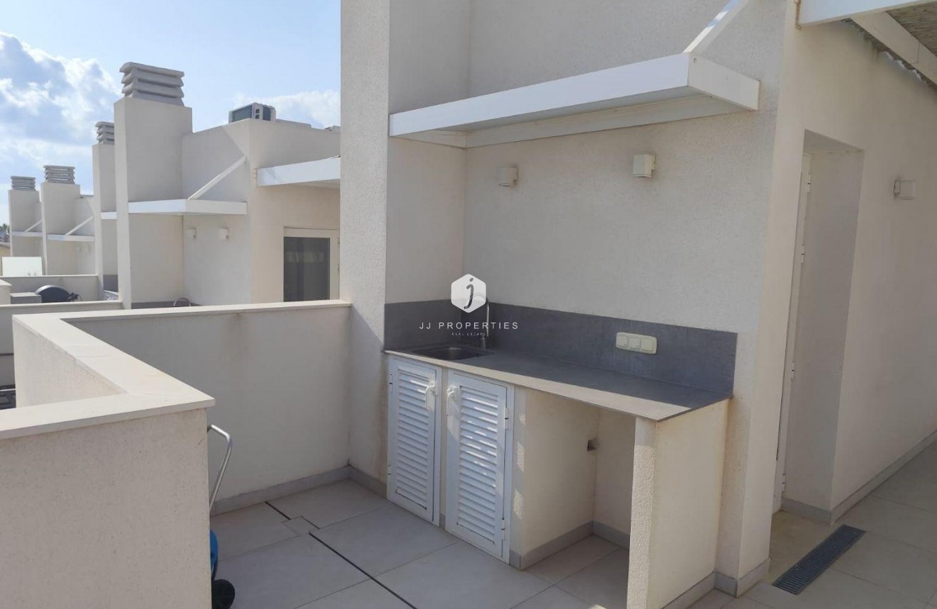 Z drugiej ręki - Szalet -
Torrevieja - aguas nuevas