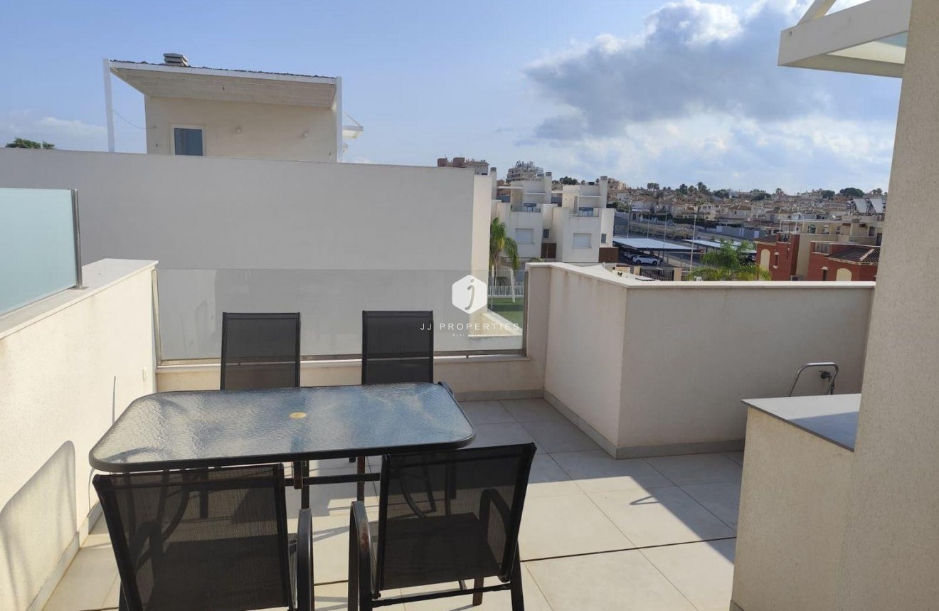 Z drugiej ręki - Szalet -
Torrevieja - aguas nuevas