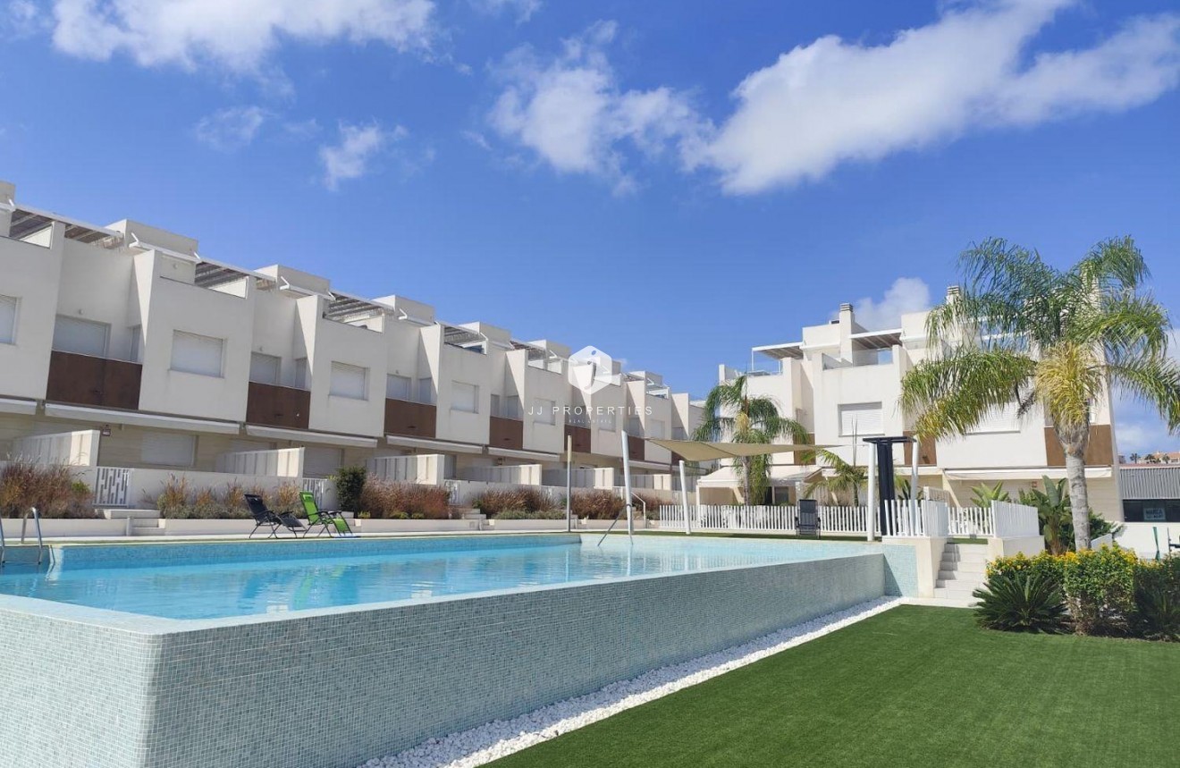 Z drugiej ręki - Szalet -
Torrevieja - aguas nuevas