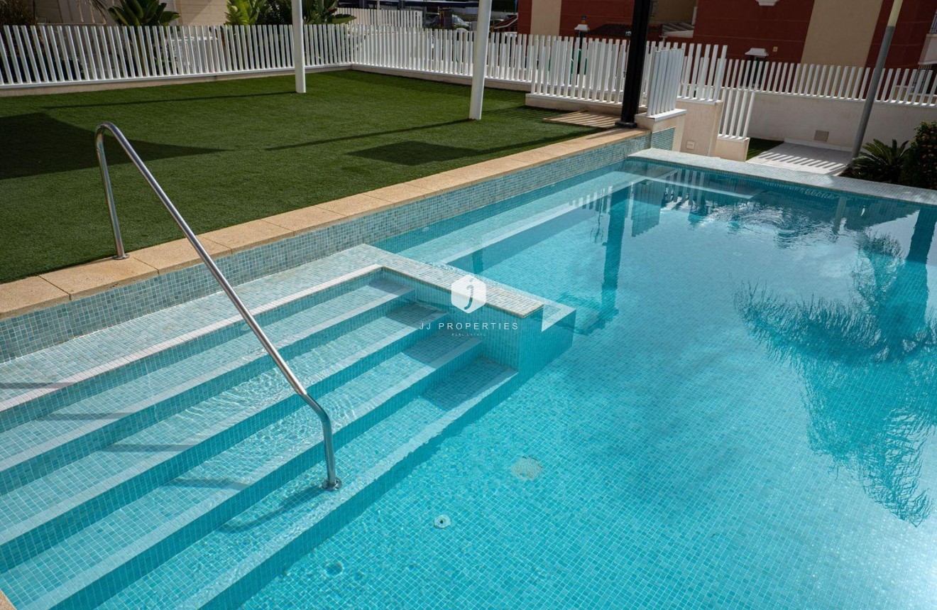 Z drugiej ręki - Szalet -
Torrevieja - aguas nuevas