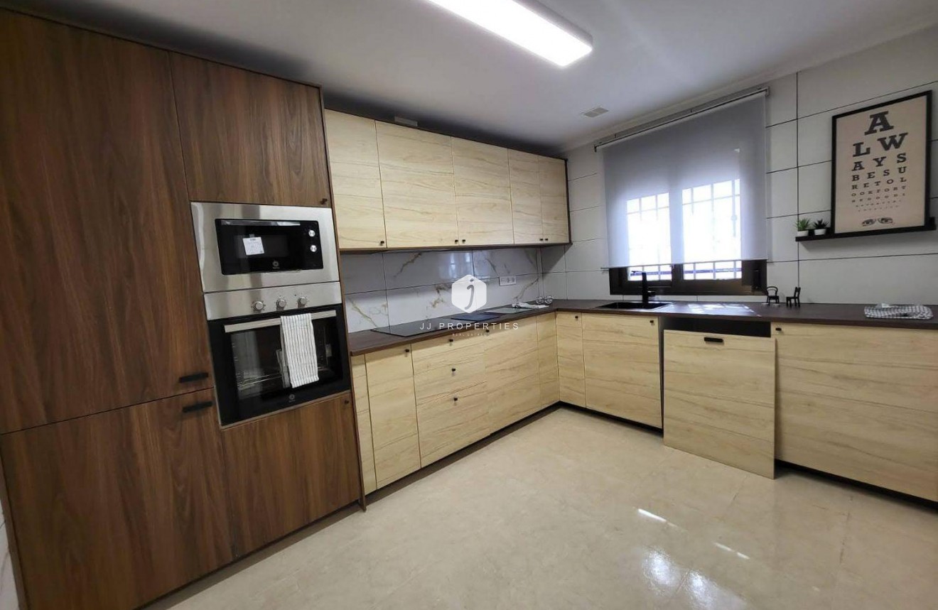 Segunda mano - Chalet -
San Miguel de Salinas - Ciudad De Las Comunicaciones