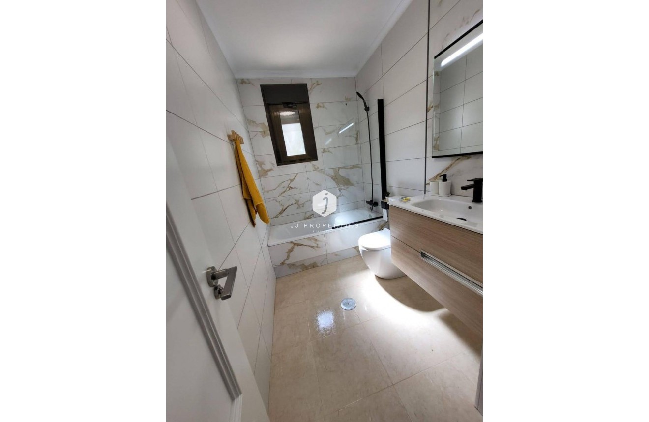 Segunda mano - Chalet -
San Miguel de Salinas - Ciudad De Las Comunicaciones