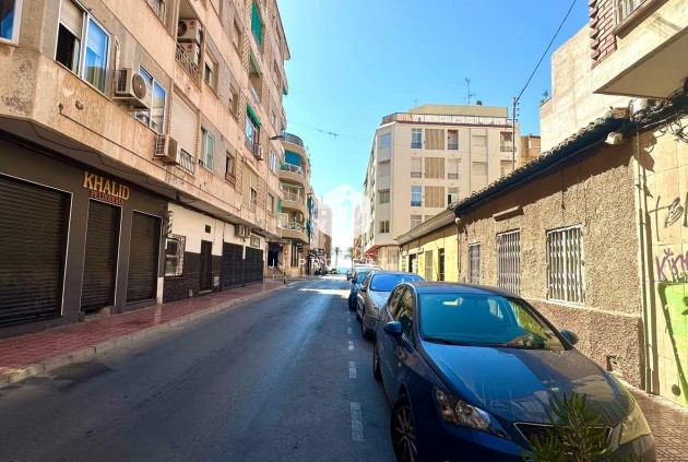 Segunda mano - Apartamento / piso -
Torrevieja - Paseo maritimo