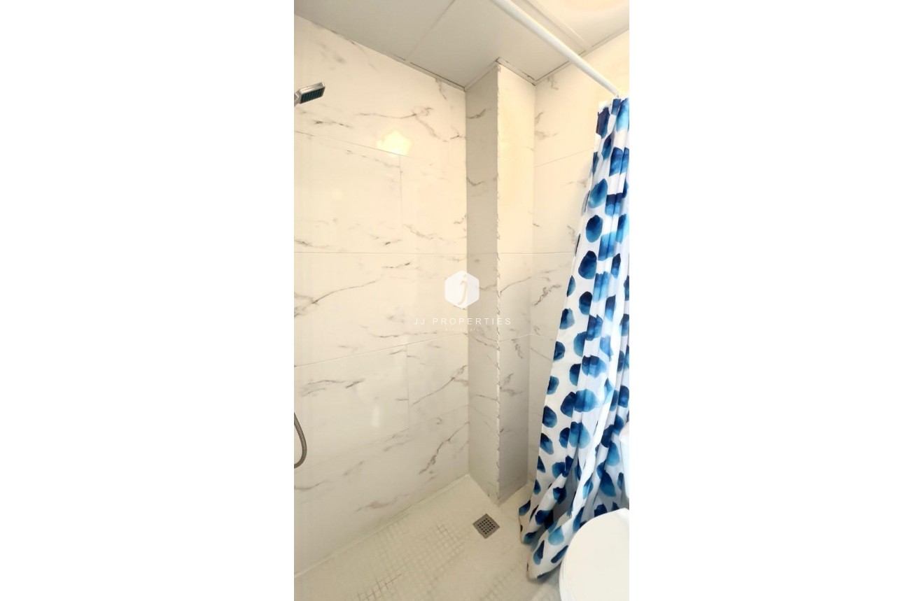 Segunda mano - Apartamento / piso -
Torrevieja - Paseo maritimo