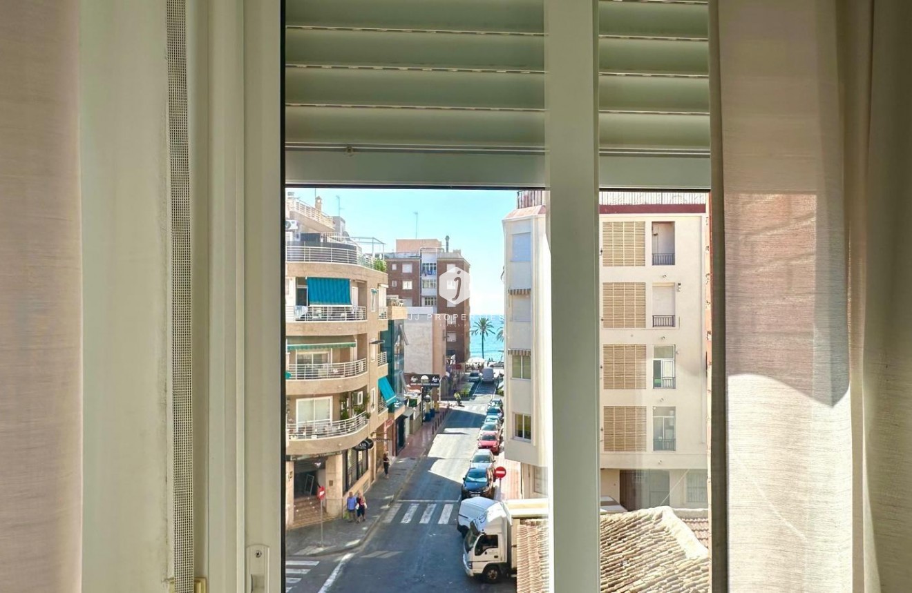 Segunda mano - Apartamento / piso -
Torrevieja - Paseo maritimo