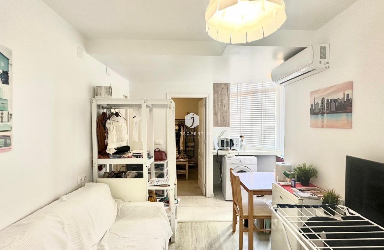 Segunda mano - Apartamento / piso -
Torrevieja - Paseo maritimo