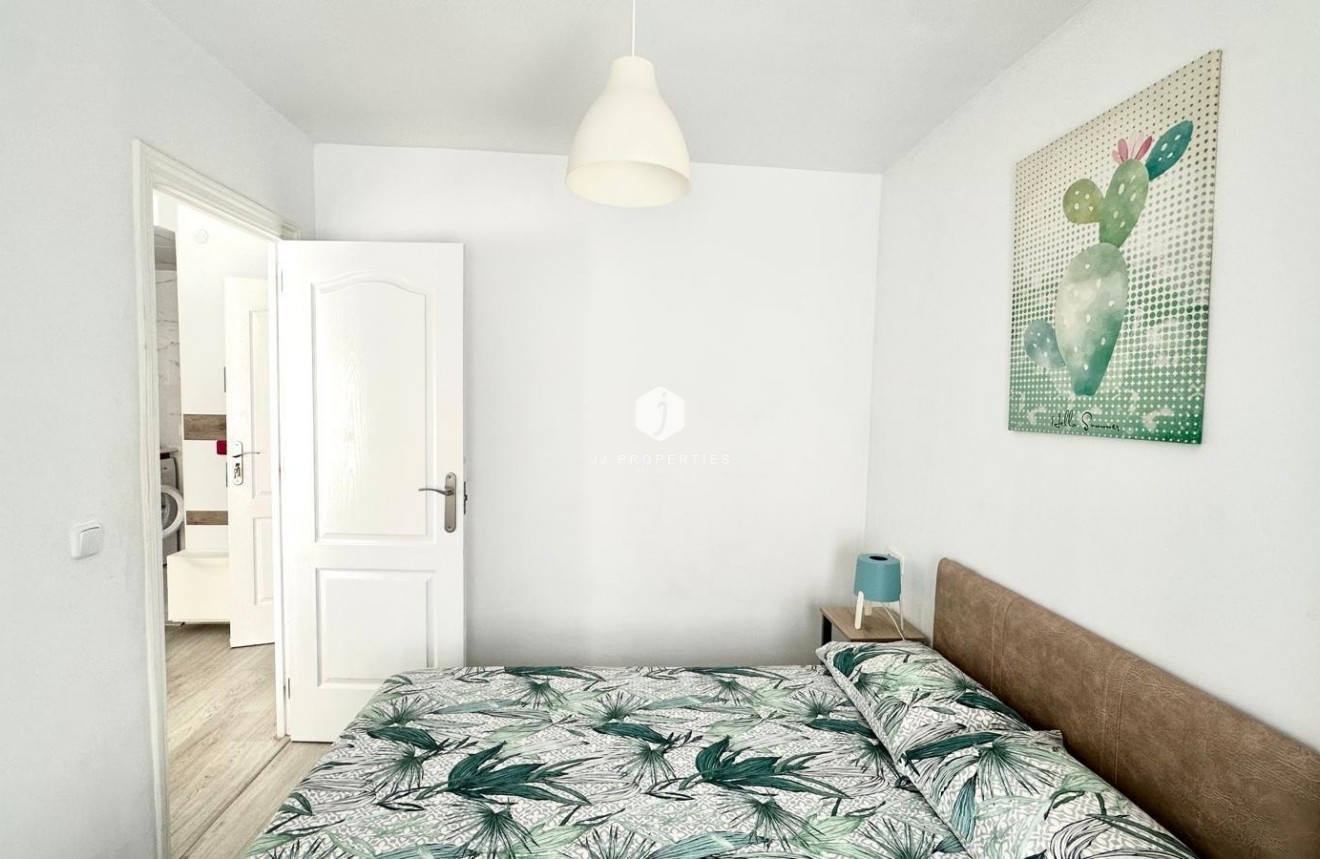 Segunda mano - Apartamento / piso -
Torrevieja - Paseo maritimo