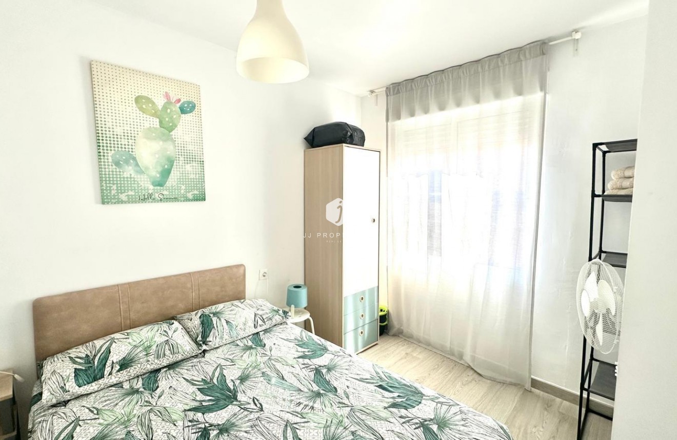 Segunda mano - Apartamento / piso -
Torrevieja - Paseo maritimo