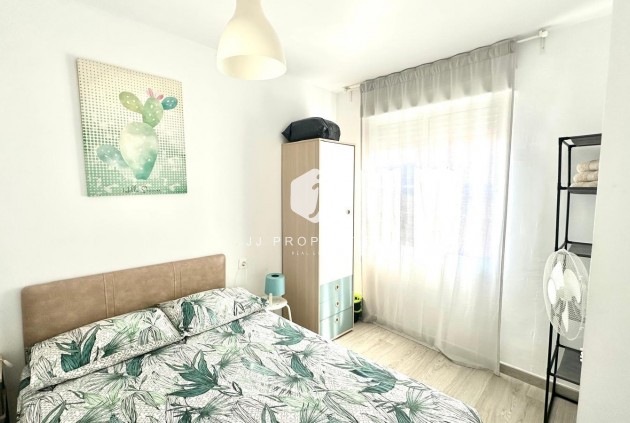 Segunda mano - Apartamento / piso -
Torrevieja - Paseo maritimo