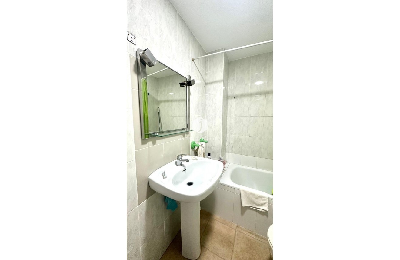 Segunda mano - Apartamento / piso -
Torrevieja - Acequion