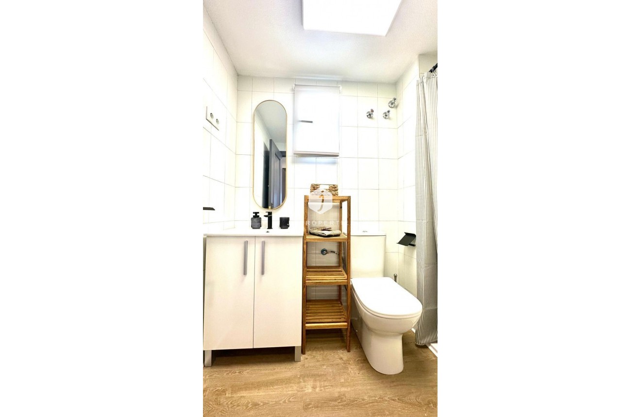 Segunda mano - Apartamento / piso -
Torrevieja - Centro