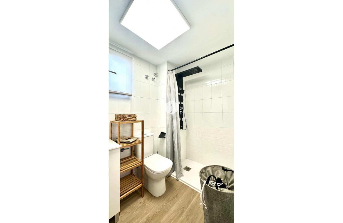 Segunda mano - Apartamento / piso -
Torrevieja - Centro