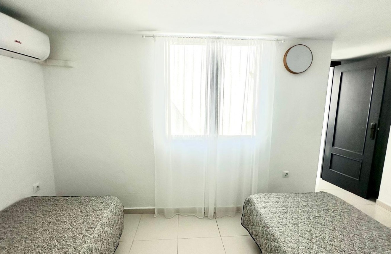Segunda mano - Apartamento / piso -
Torrevieja - Centro