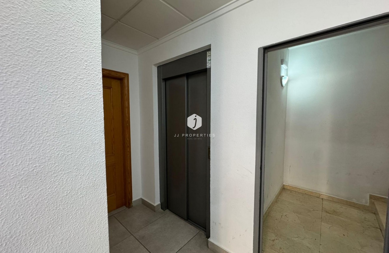 Segunda mano - Ático -
Torrevieja - Estacion de autobuses