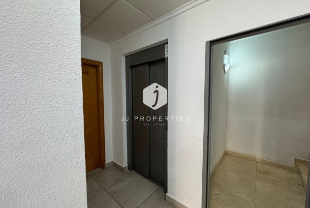 Segunda mano - Ático -
Torrevieja - Estacion de autobuses