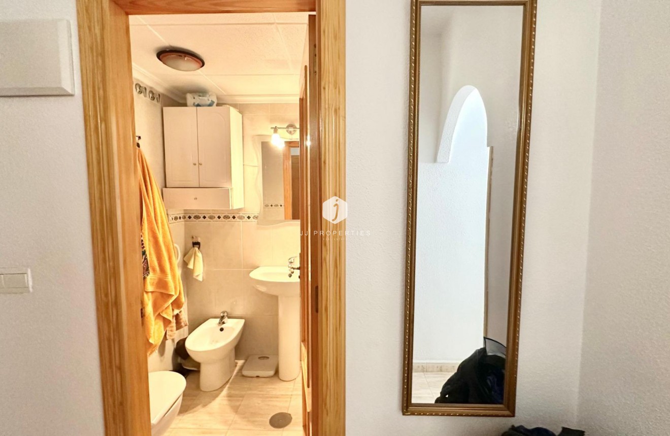 Segunda mano - Apartamento / piso -
Torrevieja - Estacion de autobuses