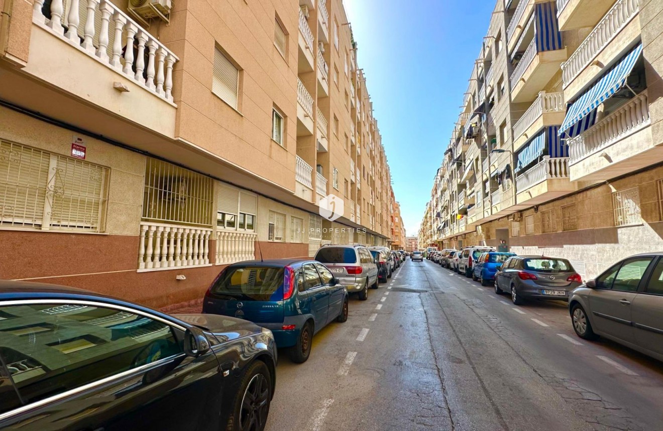 Segunda mano - Apartamento / piso -
Torrevieja - Estacion de autobuses