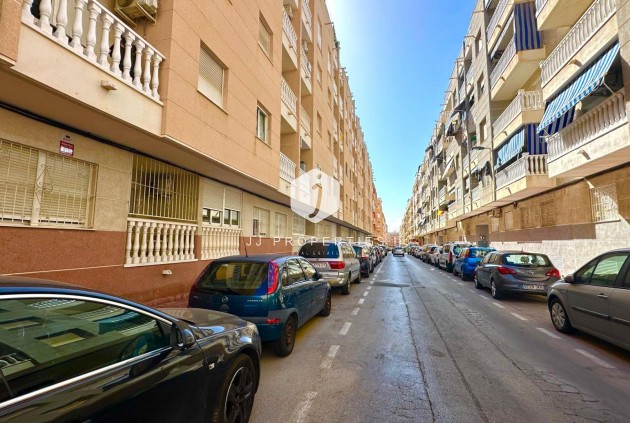 Segunda mano - Apartamento / piso -
Torrevieja - Estacion de autobuses