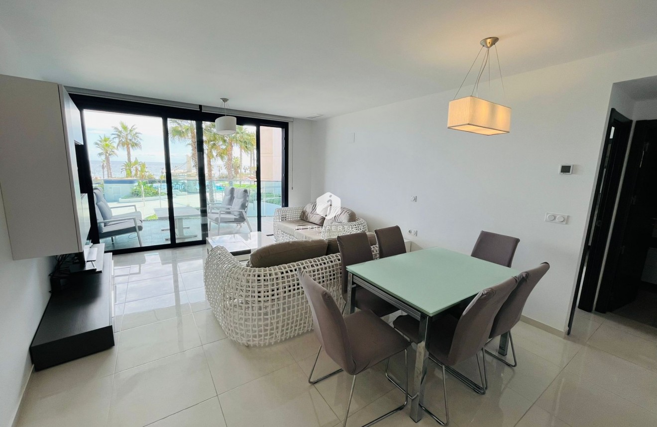 D'occasion - Appartement -
Punta Prima - Costa Blanca